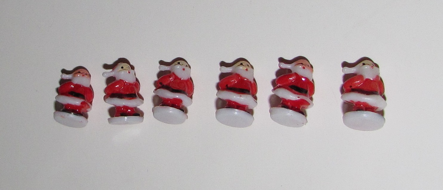 Mini Santas 5/8 inch - 6 pieces